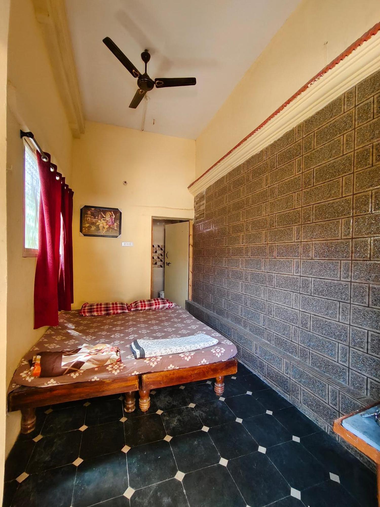 Backpiper Stay Hampi Exterior photo